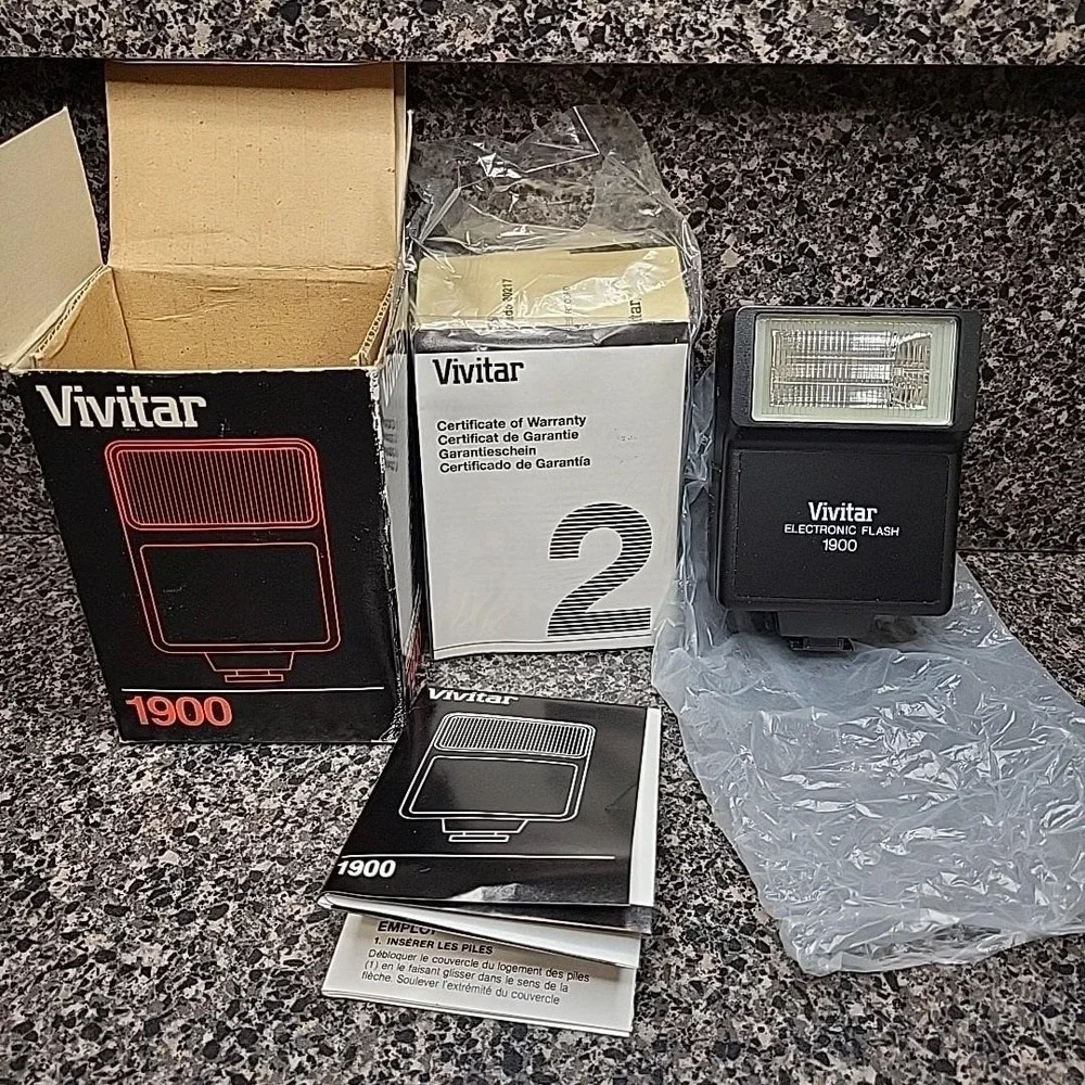 VINTAGE Vivitar 1900‎ Electronic Flash New With Original Box/Paperwork - Mint
